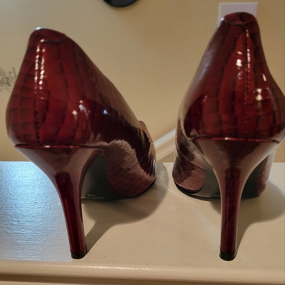 NWOT! NINE WEST PATENT LEATHER POINTY TOE HEELS 👠 - Picture 3 of 6